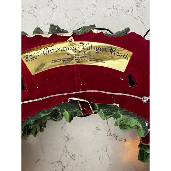 Thomas Kinkade Illuminated "Christmas Village" Wreath - Picture 9 of 12